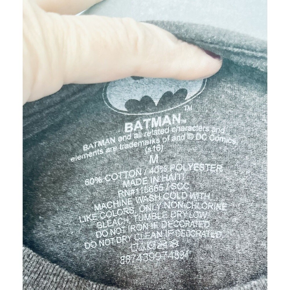 The Joker Laugh HaHaHa  Black T Shirt size Medium DC Comics Batman - Picture 5 of 8